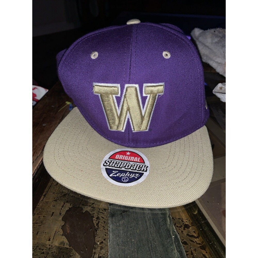 Washington Huskies Zephyr Z11 Flat bill Snapback 2-Tone EUC